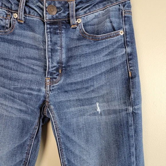 American Eagle Tomgirl Medium Wash Mid Rise Button Fly Distressed AE 2 Jeans - Picture 7 of 16